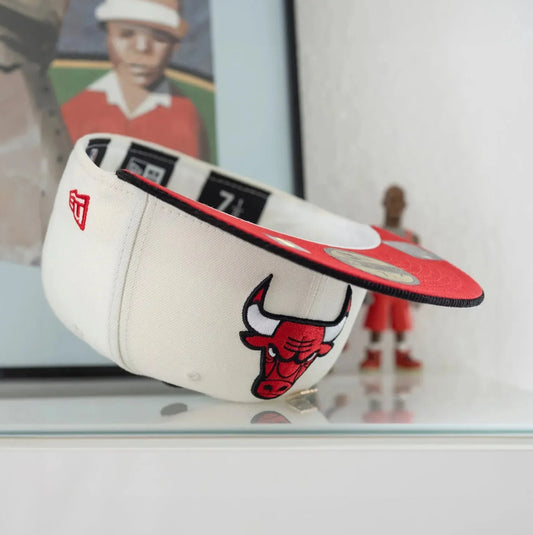 NEW ERA 59FIFTY NBA CHICAGO BULLS ESTABLISHED 1966 TWO TONE / SCARLET UV FITTED CAP