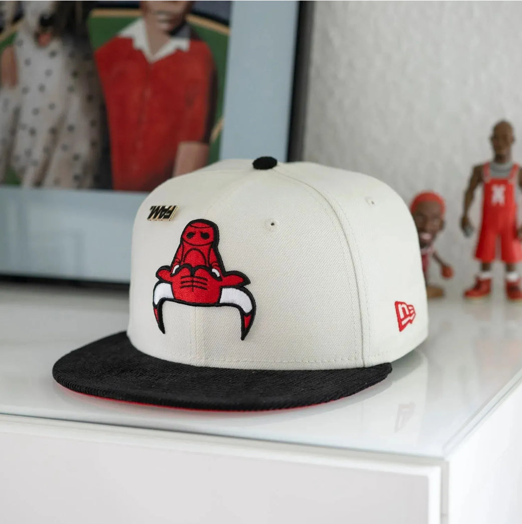 NEW ERA 59FIFTY NBA CHICAGO BULLS ESTABLISHED 1966 TWO TONE / SCARLET UV FITTED CAP