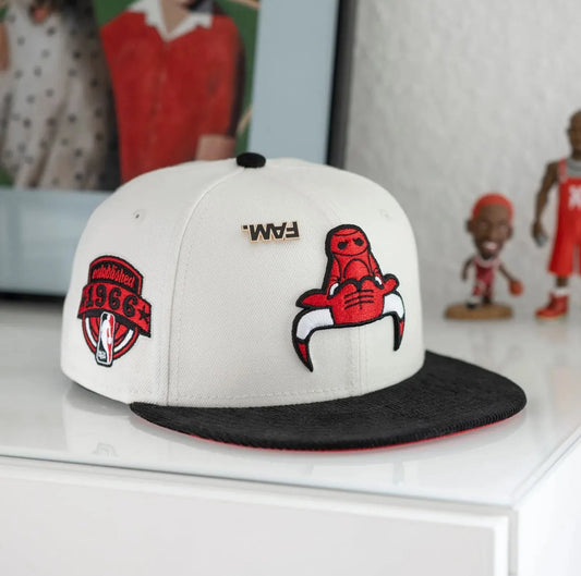 NEW ERA 59FIFTY NBA CHICAGO BULLS ESTABLISHED 1966 TWO TONE / SCARLET UV FITTED CAP